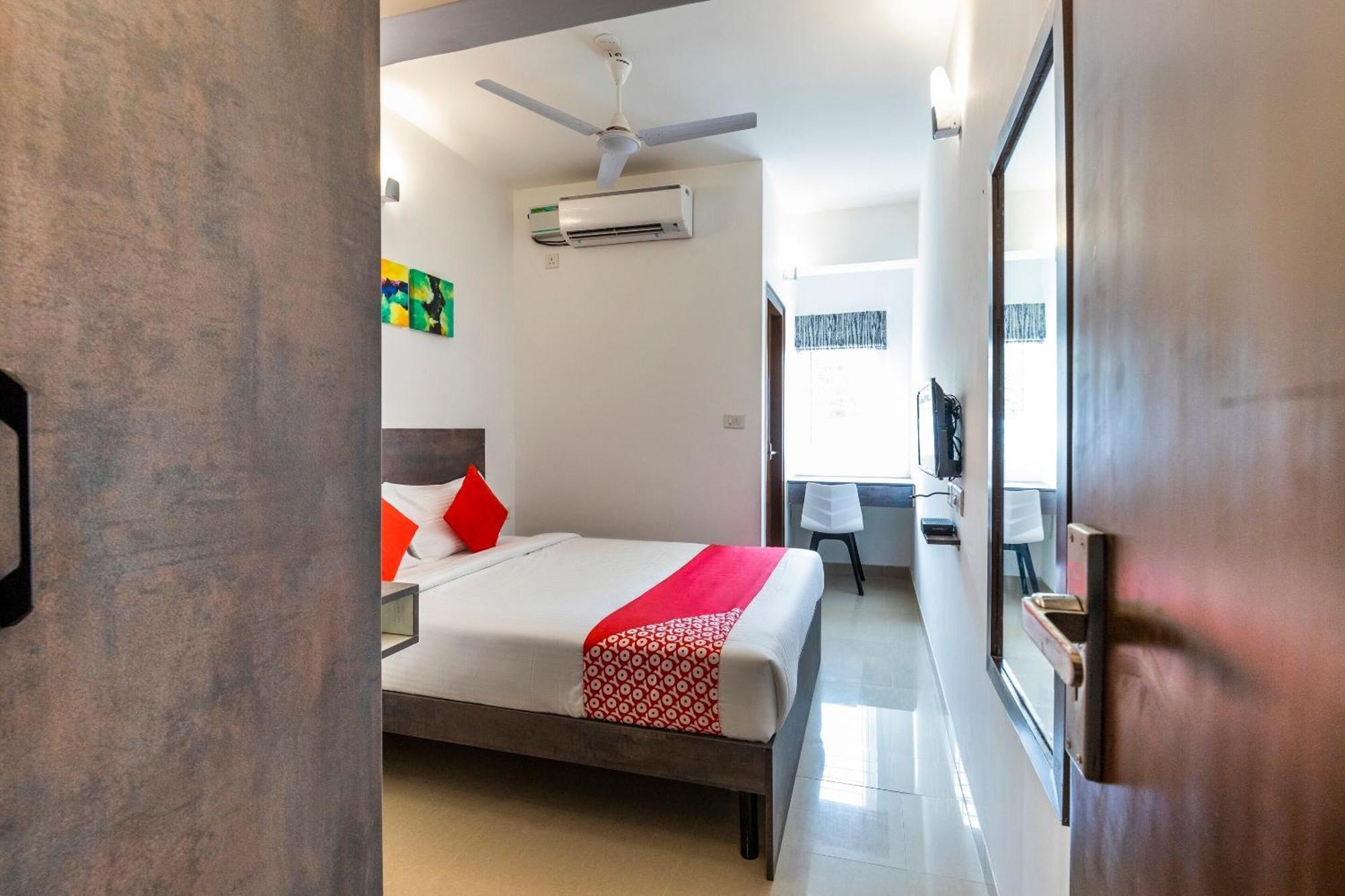 Super Townhouse Hebbal Hotel Bangalore Luaran gambar